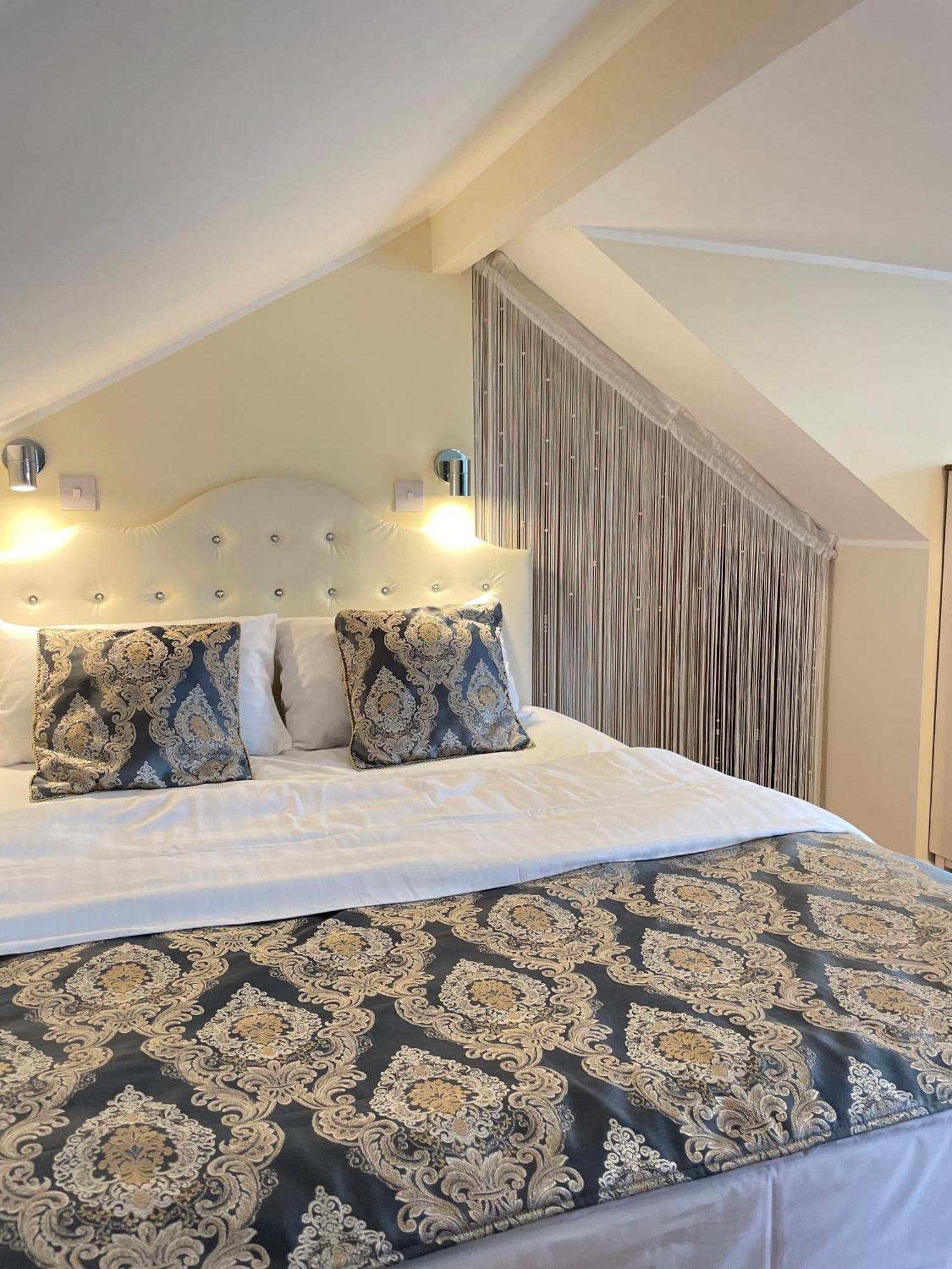 The White Lodge Hotel Херфорд Екстериор снимка